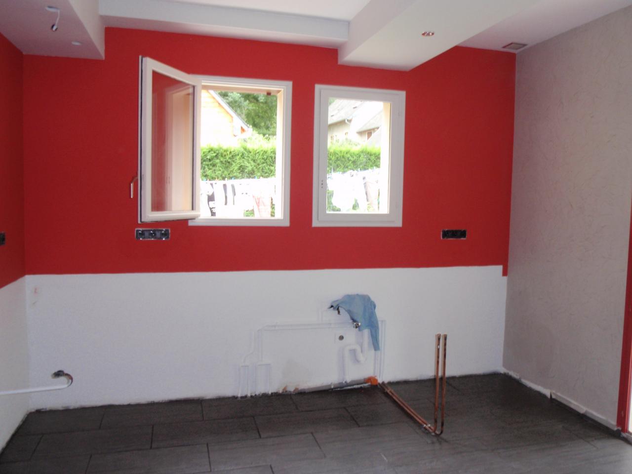 2 murs en stuc rouge+ réalisation caisson pour éclairage