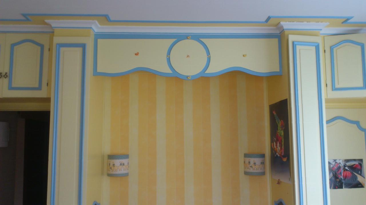 Chambre enfant peinture assortie sur encadrement, cimaise