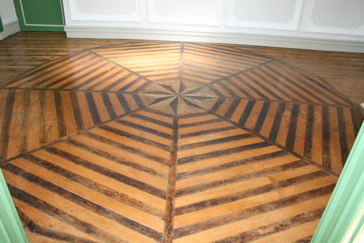 Le parquet d'origine a été nettoyé et ciré